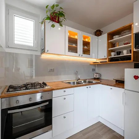 One , Sea View , Free Parking Apartmán