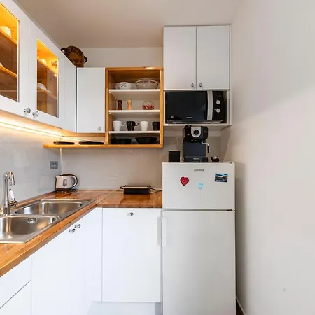 One , Sea View , Free Parking *