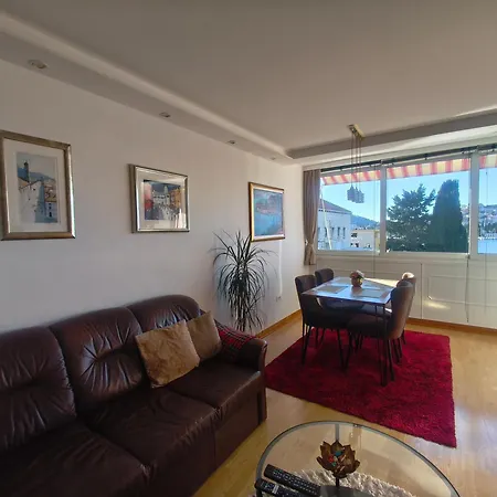 One , Sea View , Free Parking Apartmán