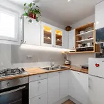 One , Sea View , Free Parking Apartamento *
