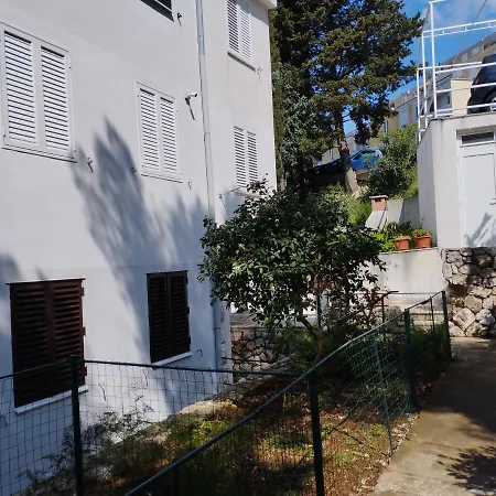 Apartment One , Sea View , Free Parking *