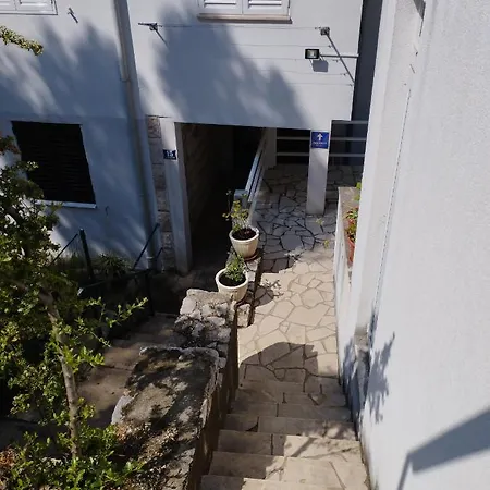 One , Sea View , Free Parking Apartment *