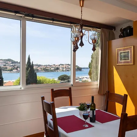 Apartment One , Sea View , Free Parking *
