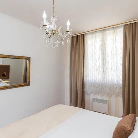 One , Sea View , Free Parking Apartment