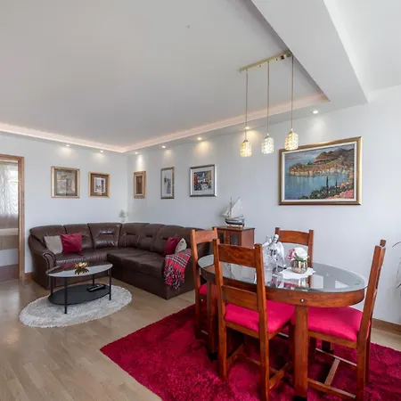 One , Sea View , Free Parking Apartment *