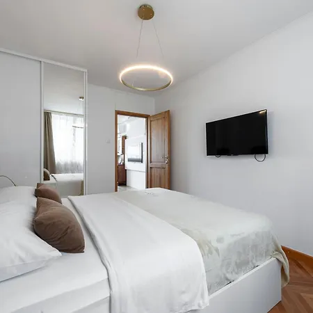 One , Sea View , Free Parking Apartment