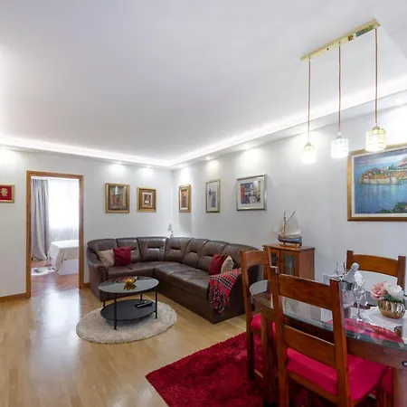 One , Sea View , Free Parking Apartment *