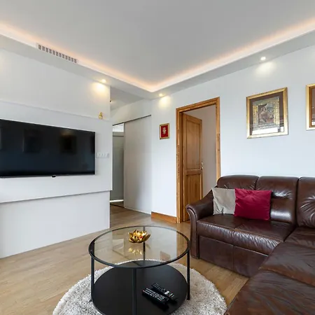 One , Sea View , Free Parking Apartment