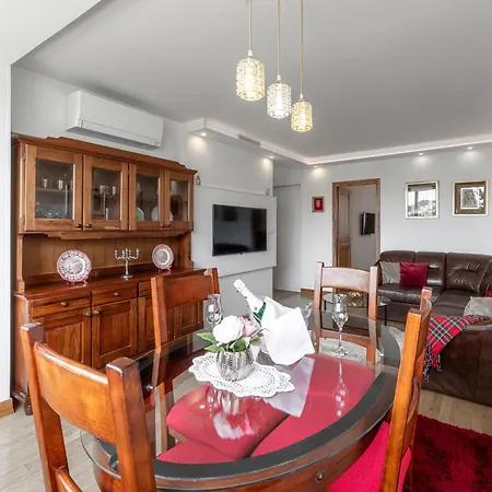 One , Sea View , Free Parking *