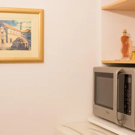 One , Sea View , Free Parking Apartment