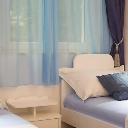 Apartment One , Sea View , Free Parking *