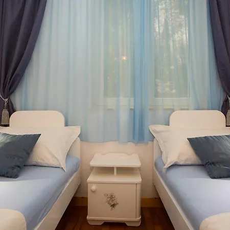 Apartment One , Sea View , Free Parking *