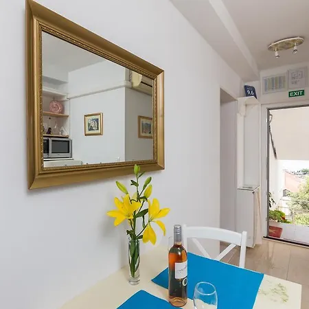 Apartment One , Sea View , Free Parking *