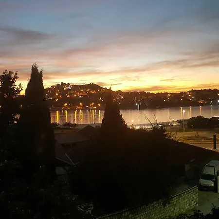 Apartment One , Sea View , Free Parking *