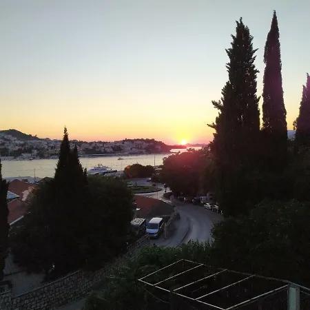 Apartment One , Sea View , Free Parking *